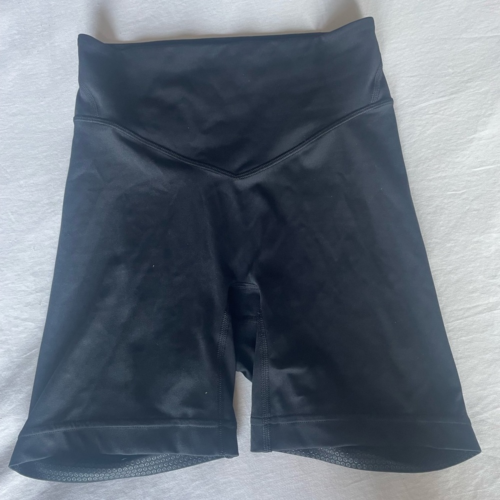 Breezethrough high rise short. 6in. Size 6